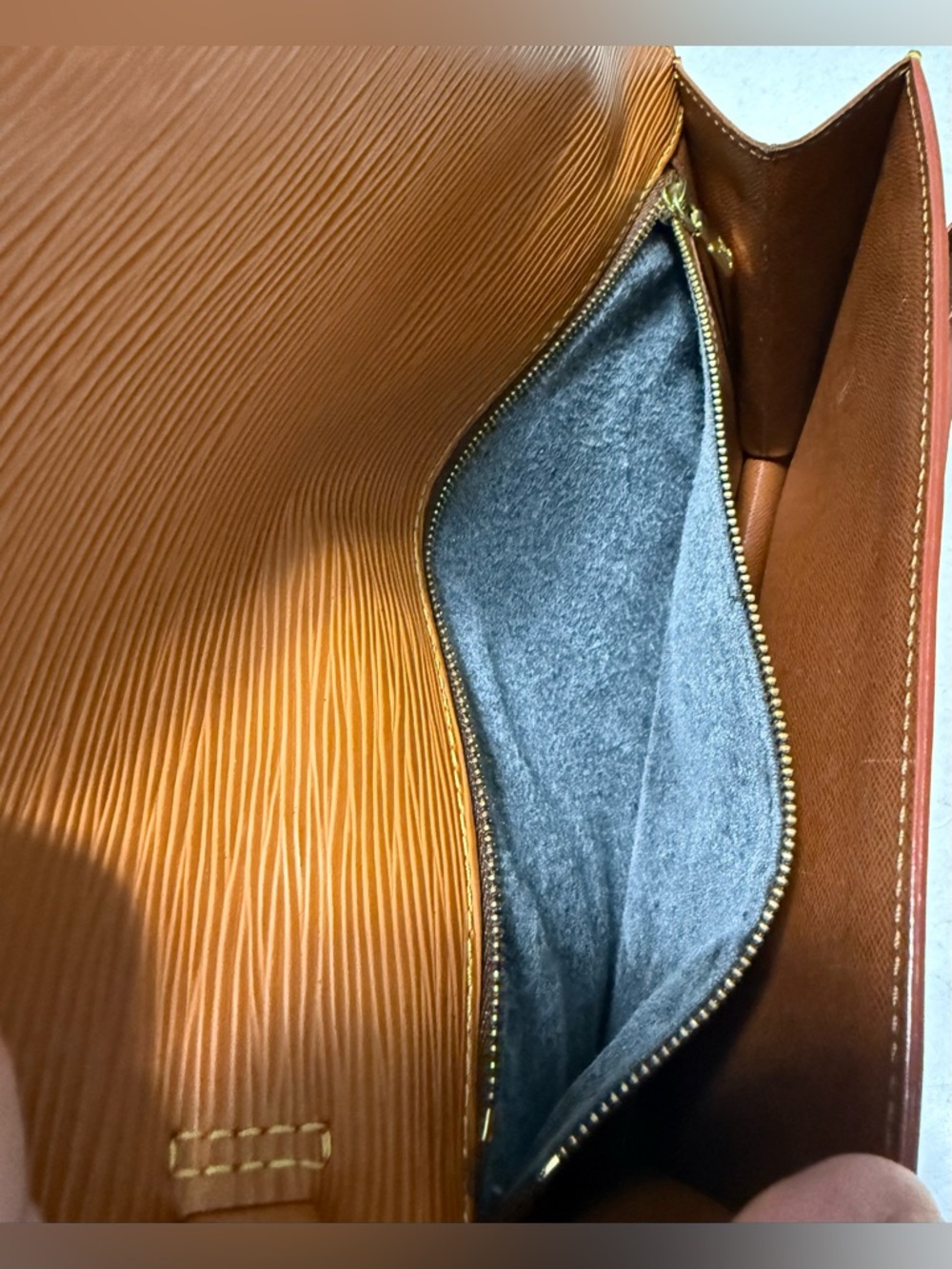 Louis Vuitton Vintage Pochette Sellier Dragonne Clutch Epi Leather - Picture 12 of 14